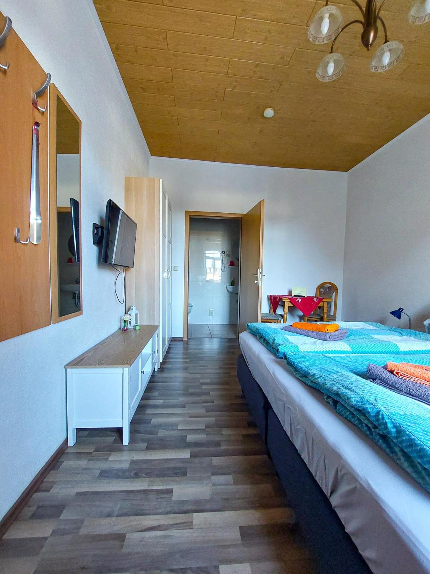 Zur Deutschen Eiche - Fruehstueckspension Und Ferienwohnungen Grossschoenau Room photo