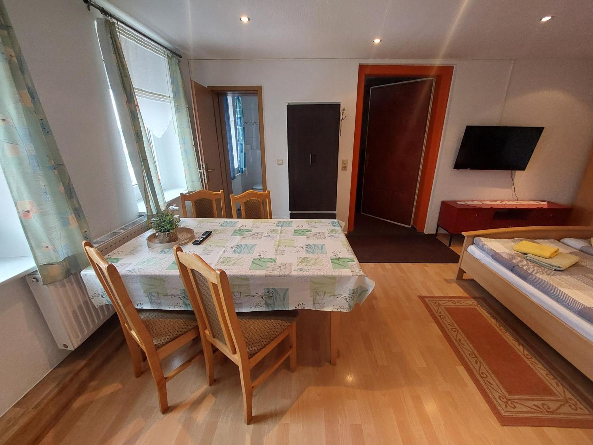 Zur Deutschen Eiche - Fruehstueckspension Und Ferienwohnungen Grossschoenau Room photo